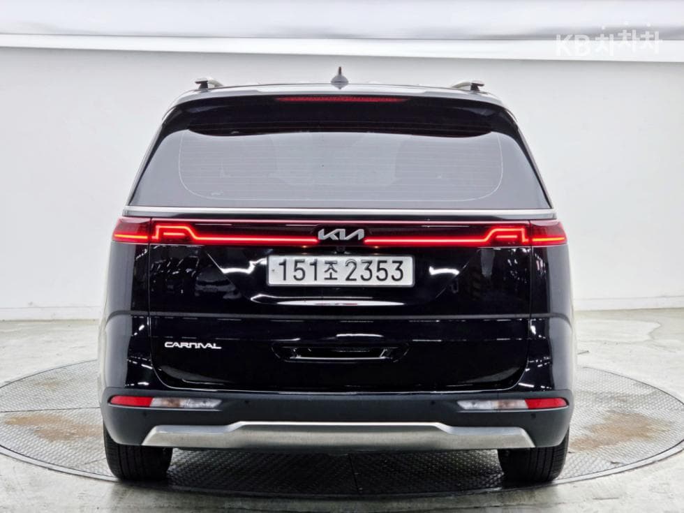 Kia Carnival 4th generationD2.2 9-seater Signature - 4