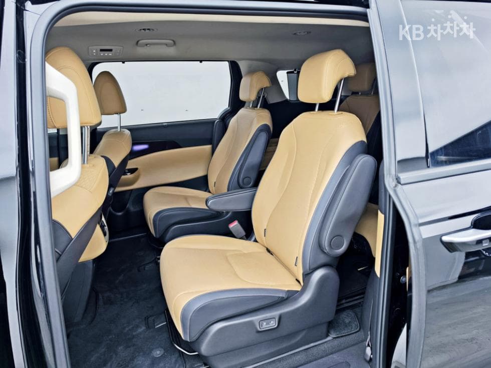 Kia Carnival 4th generationD2.2 9-seater Signature - 6