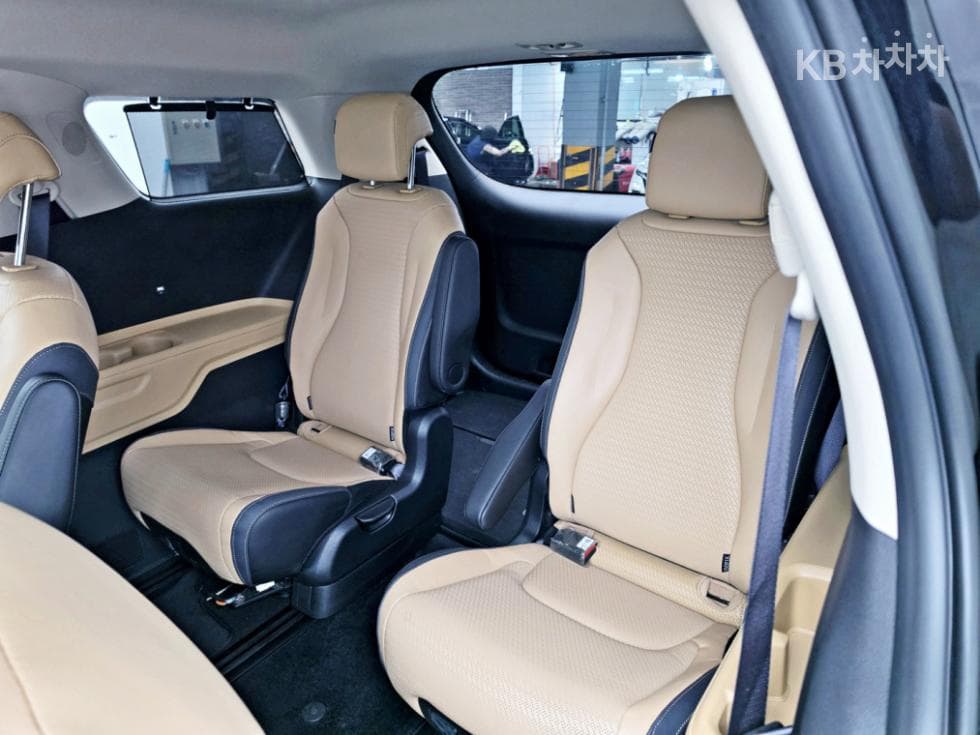 Kia Carnival 4th generationD2.2 9-seater Signature - 19