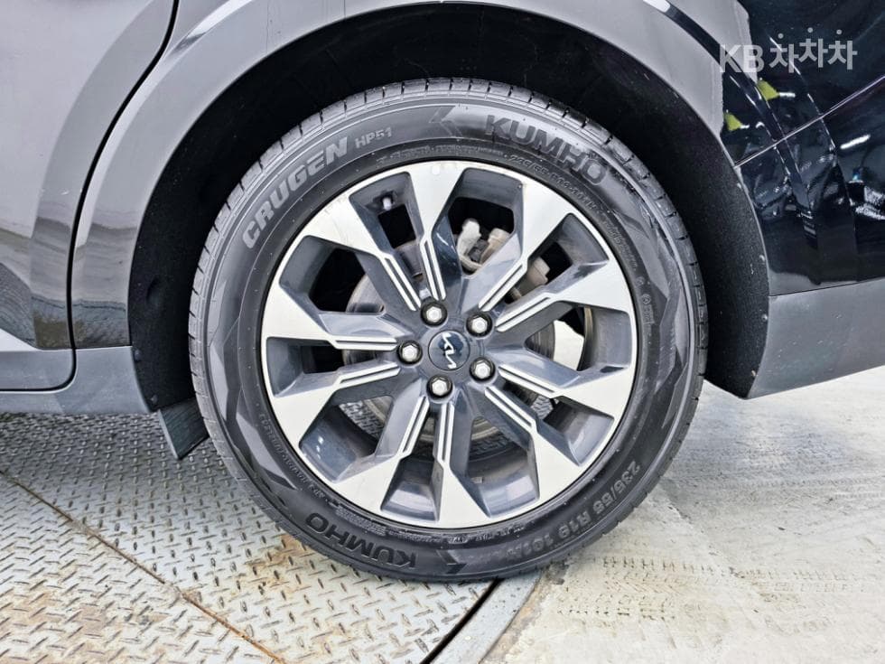 Kia Carnival 4th generationD2.2 9-seater Signature - 28