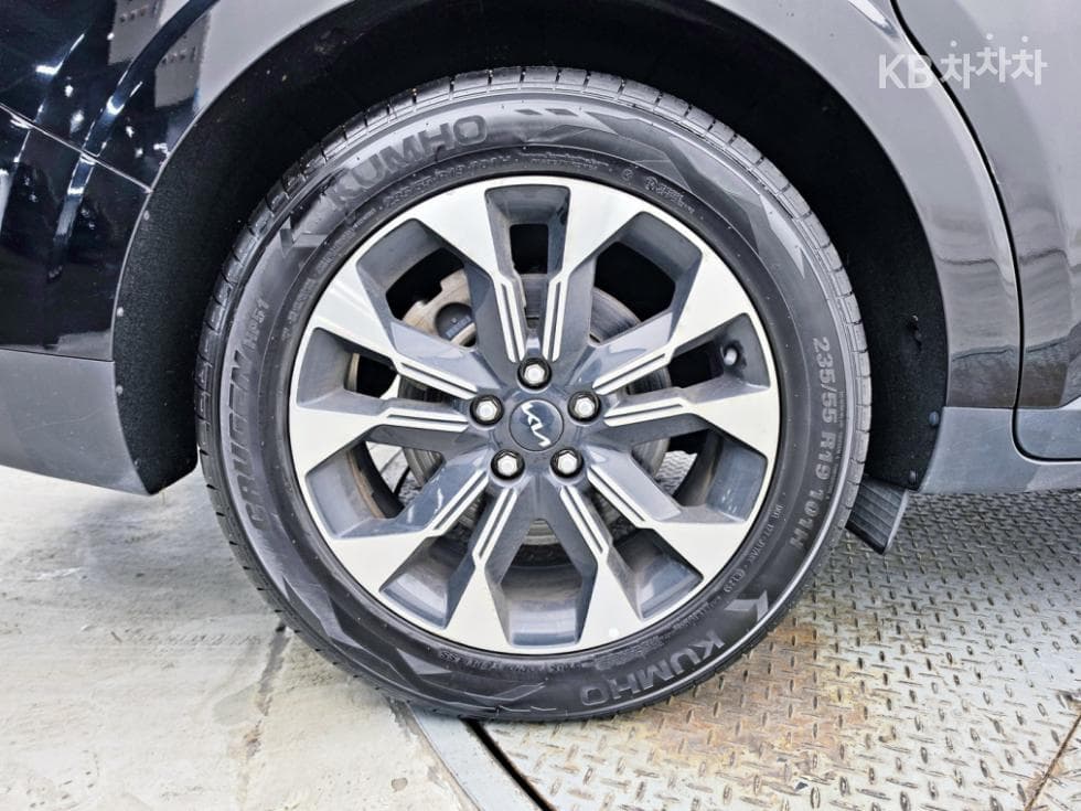 Kia Carnival 4th generationD2.2 9-seater Signature - 29