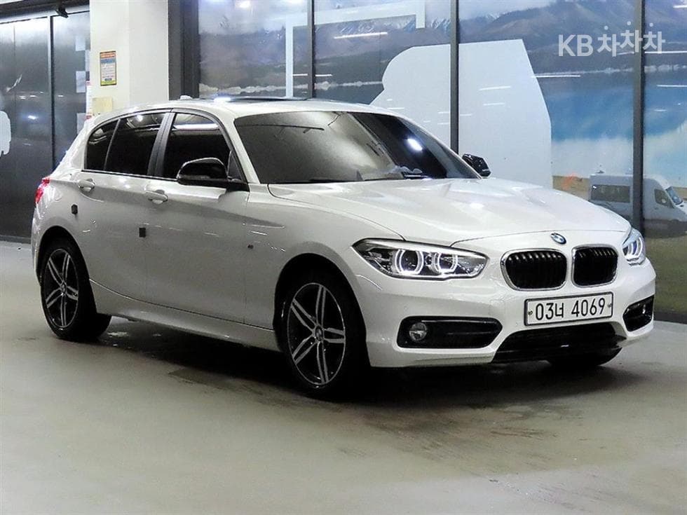 BMW Нов1시리즈 118d 스포츠 Стандартен - Image 1