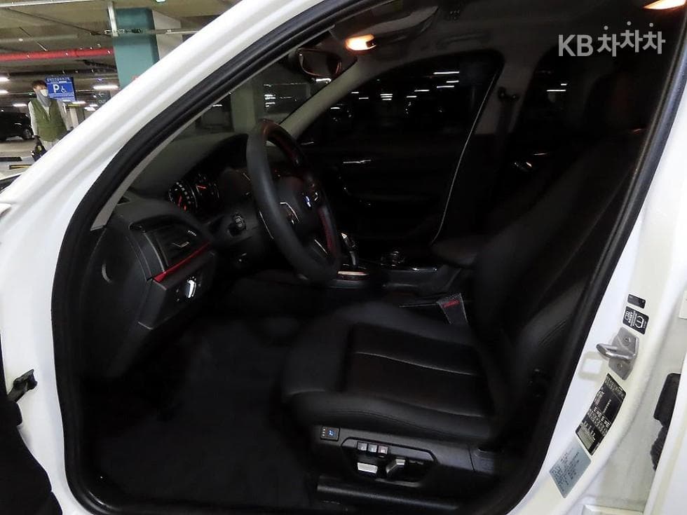 BMW Нов1시리즈118d 스포츠 Стандартен - 6