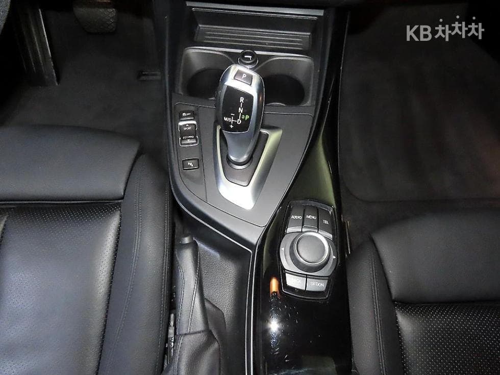 BMW Нов1시리즈118d 스포츠 Стандартен - 12