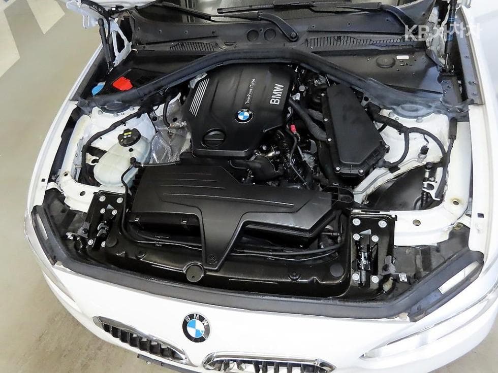 BMW Нов1시리즈118d 스포츠 Стандартен - 18