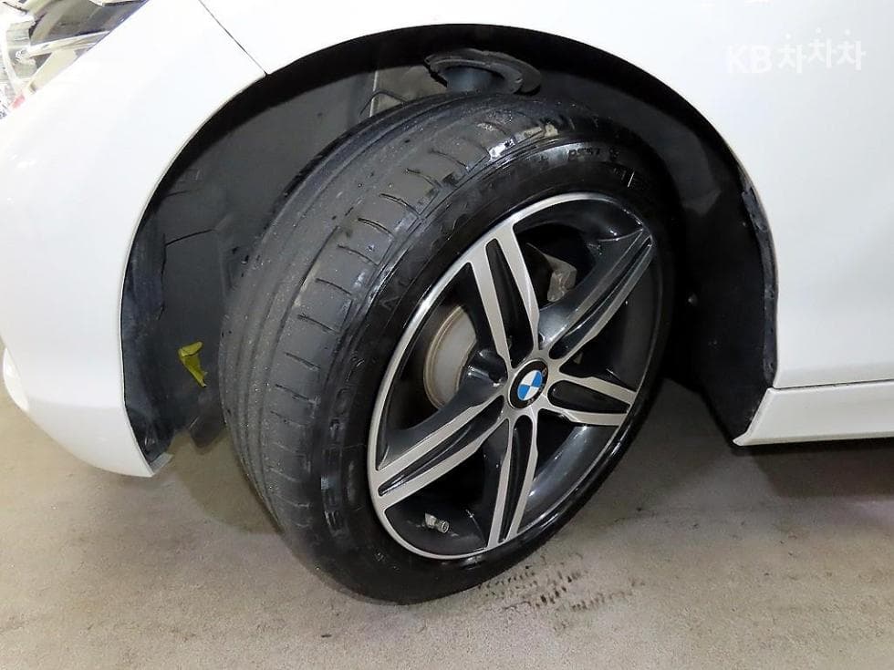 BMW Нов1시리즈118d 스포츠 Стандартен - 19