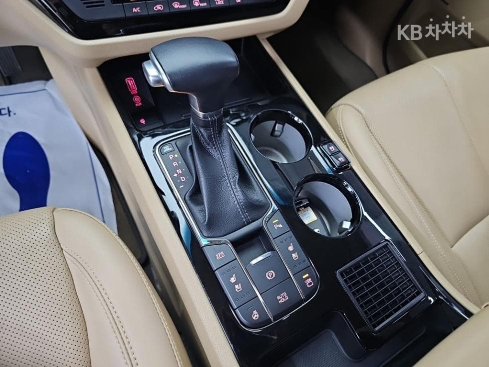 Киа The New (фейслифт) КанивалВисок Лимузин (Канивал) 2.2 Дизел 9-местен Noblesse Специал (специален признак/издание) - 8
