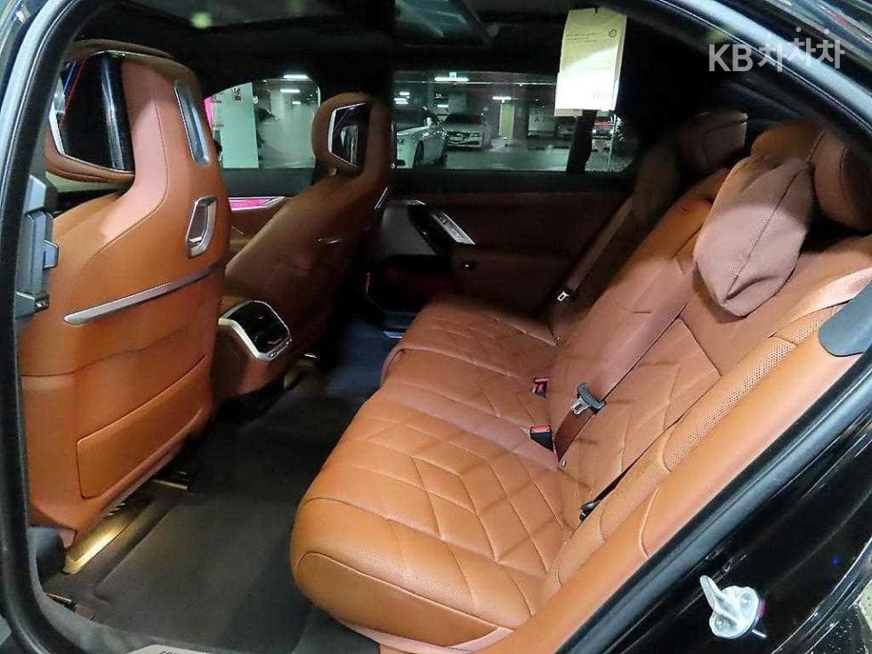BMW 7시리즈(G70)740i xDrive M Sport - 7