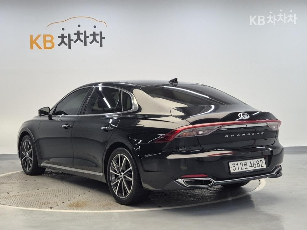 Hyundai The New (facelift) Grandeur (Azera)2.5 Le Blanc - 2