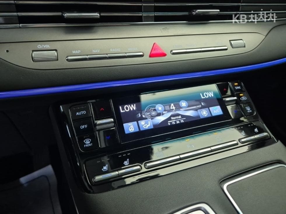 Hyundai The New (facelift) Grandeur (Azera)2.5 Le Blanc - 16