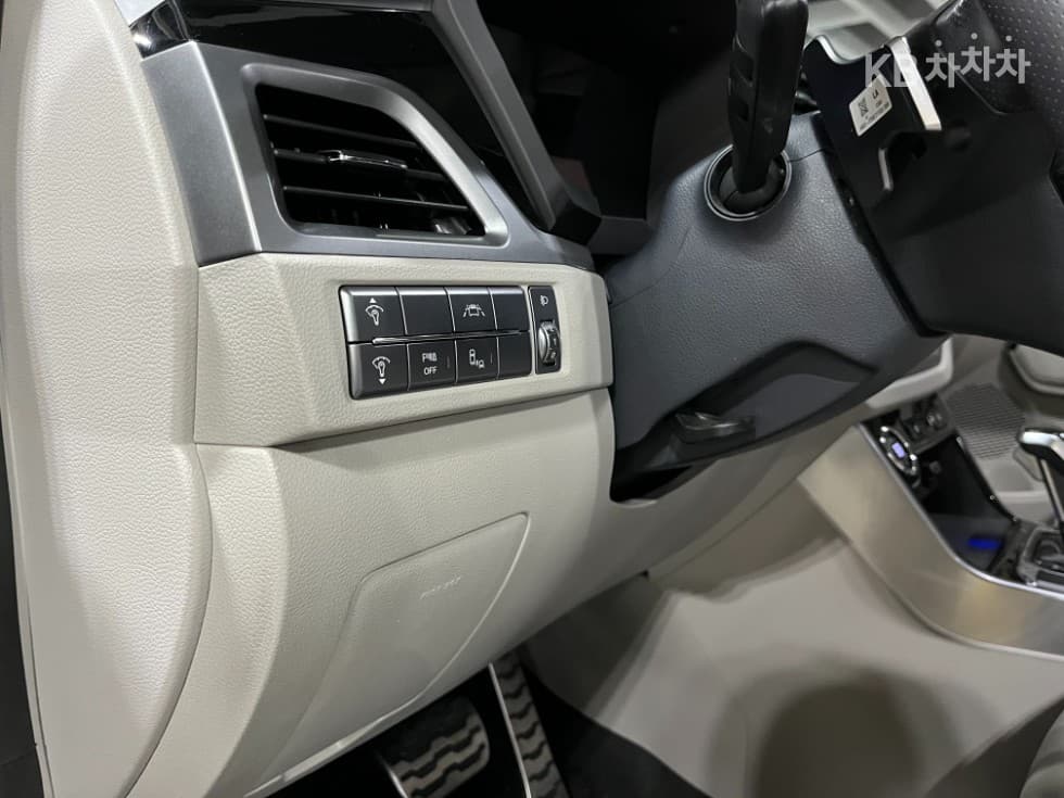 KG Mobility 뷰티플 코란도1.5 GDi Turbo 2WD C5 Plus - 11