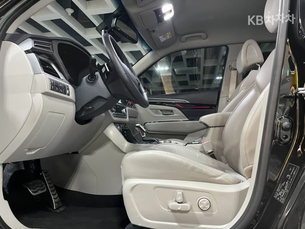 KG Mobility 뷰티플 코란도1.5 GDi Turbo 2WD C5 Plus - 12