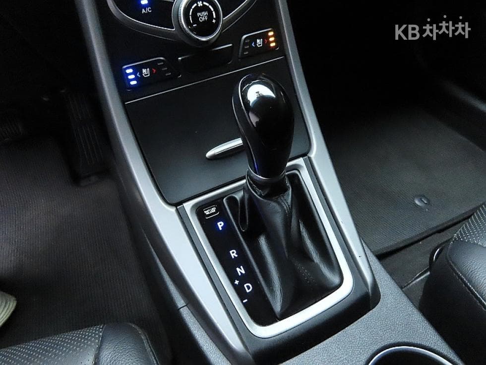 Hyundai The New (facelift) Avante (Elantra)1.6 VGT Modern Standard - 9