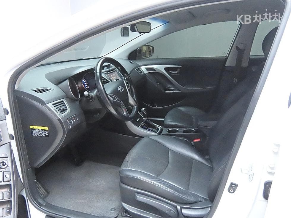 Hyundai The New (facelift) Avante (Elantra)1.6 VGT Modern Standard - 10