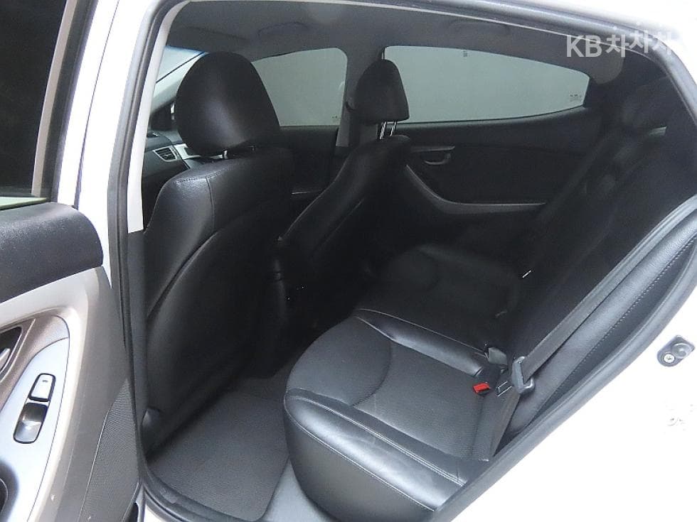 Hyundai The New (facelift) Avante (Elantra)1.6 VGT Modern Standard - 11