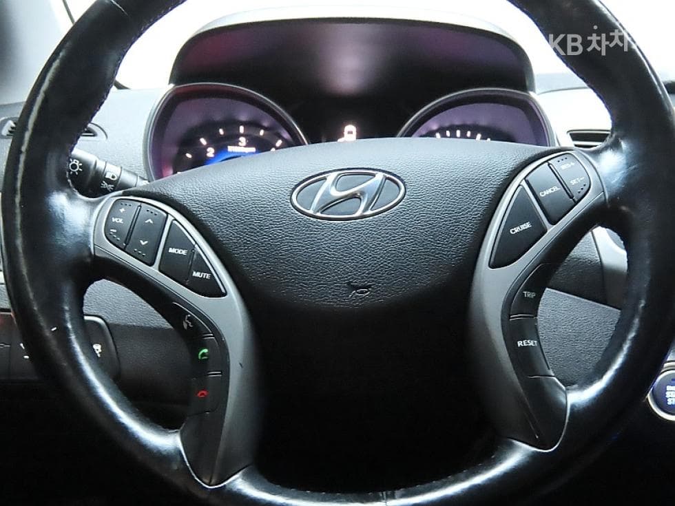 Hyundai The New (facelift) Avante (Elantra)1.6 VGT Modern Standard - 17