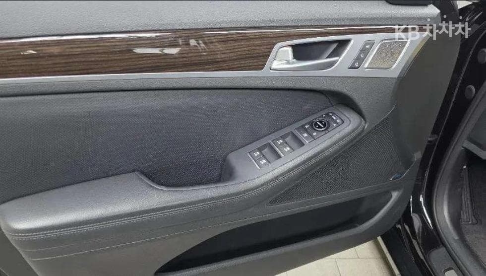 Genesis G803.3 GDI AWD Premium Luxury - 13