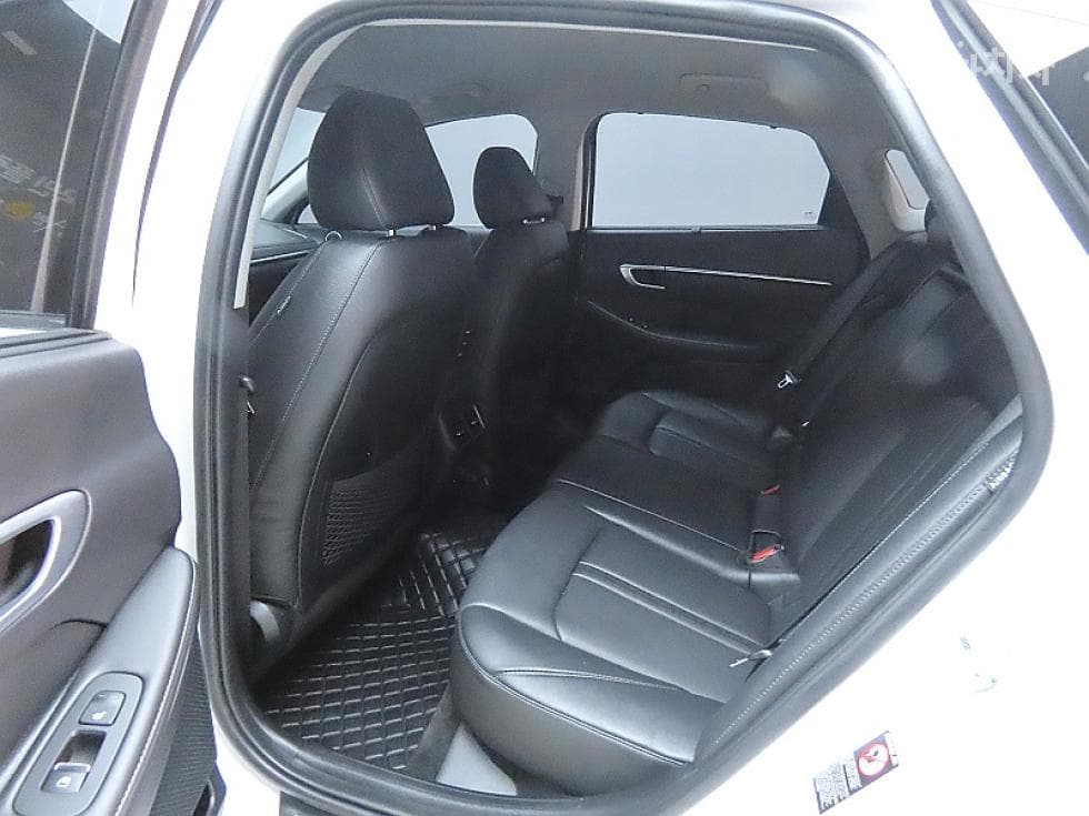 Hyundai Sonata (DN8)1.6 T Premium Plus - 11