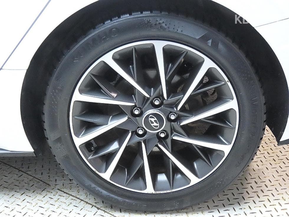 Hyundai Sonata (DN8)1.6 T Premium Plus - 20