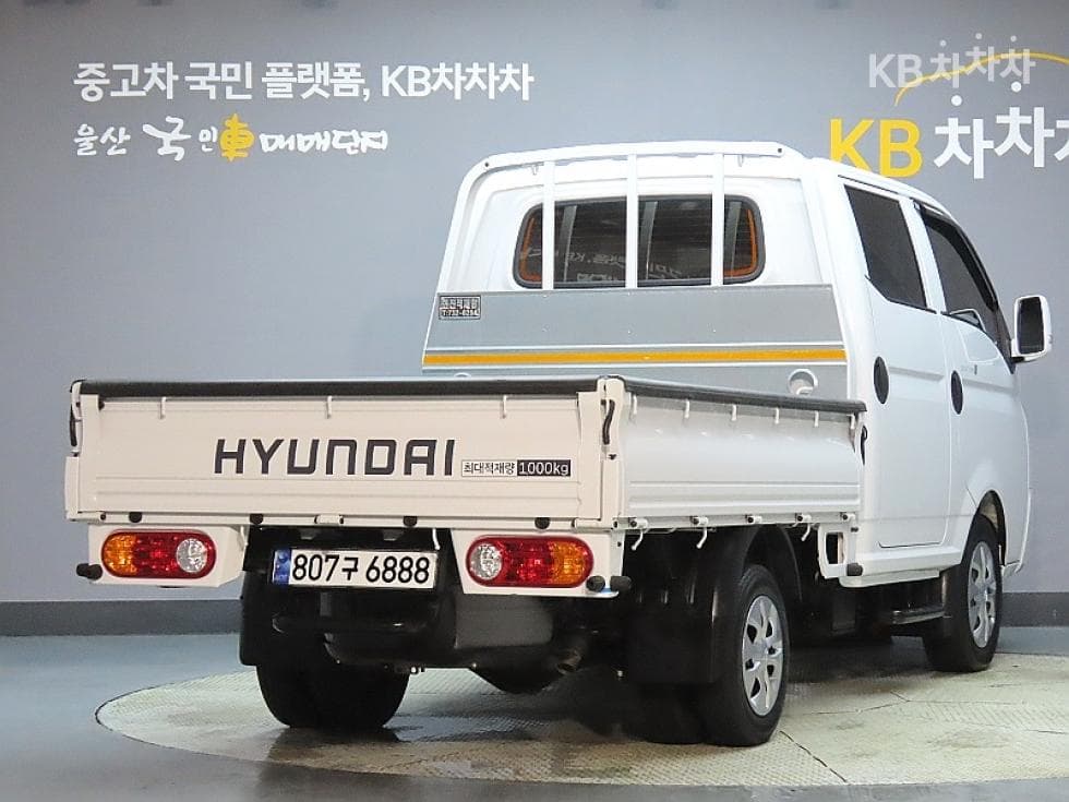 Hyundai Porter 2Extra Long Double Cab LPG Premium - 2