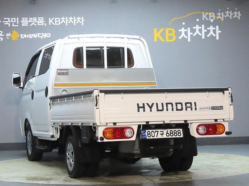 Hyundai Porter 2Extra Long Double Cab LPG Premium - 4