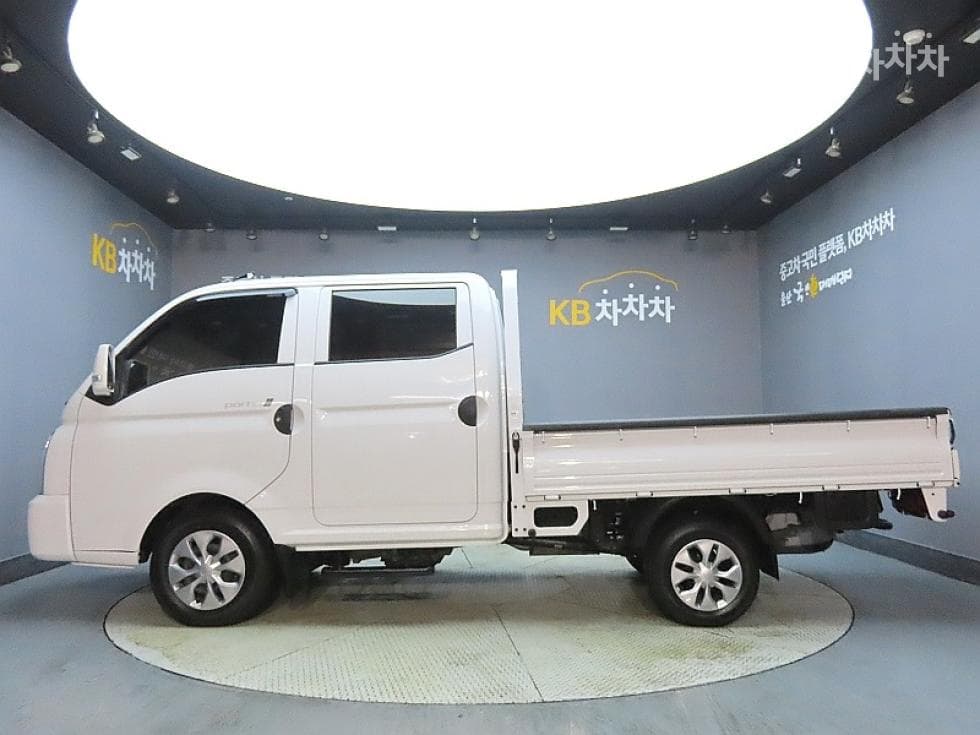 Hyundai Porter 2Extra Long Double Cab LPG Premium - 5