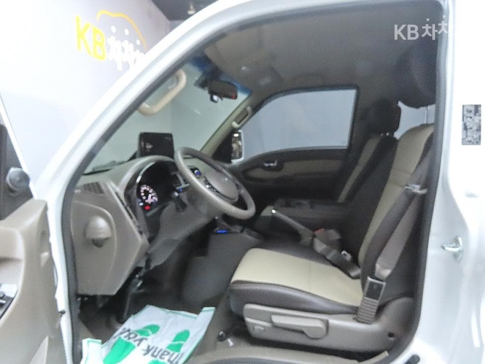 Hyundai Porter 2Extra Long Double Cab LPG Premium - 9