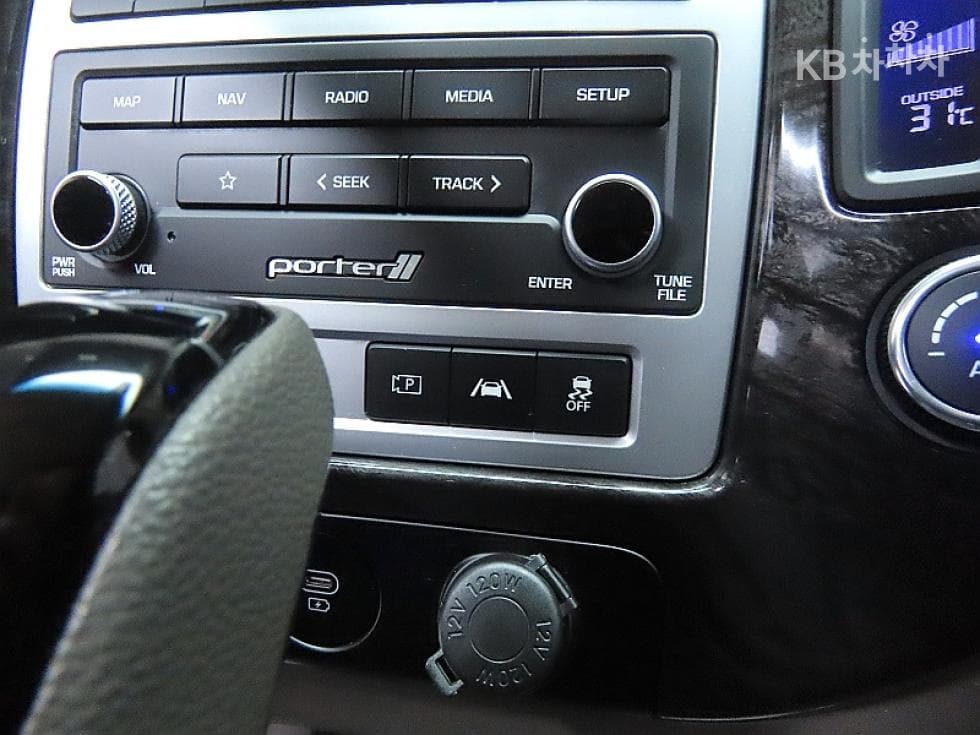 Hyundai Porter 2Extra Long Double Cab LPG Premium - 15