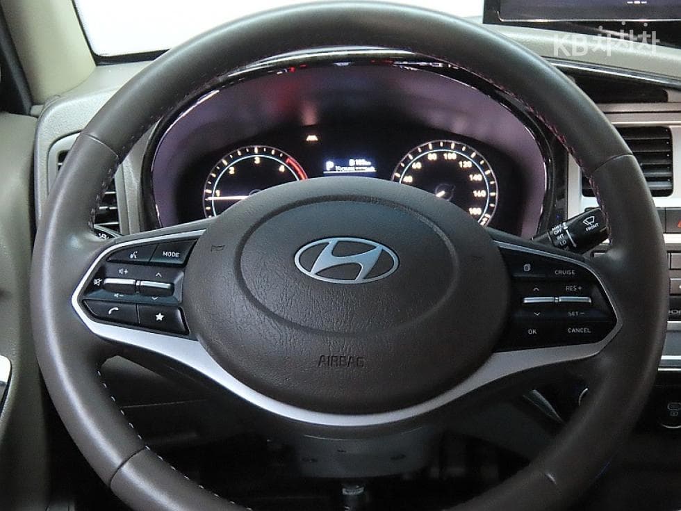 Hyundai Porter 2Extra Long Double Cab LPG Premium - 18