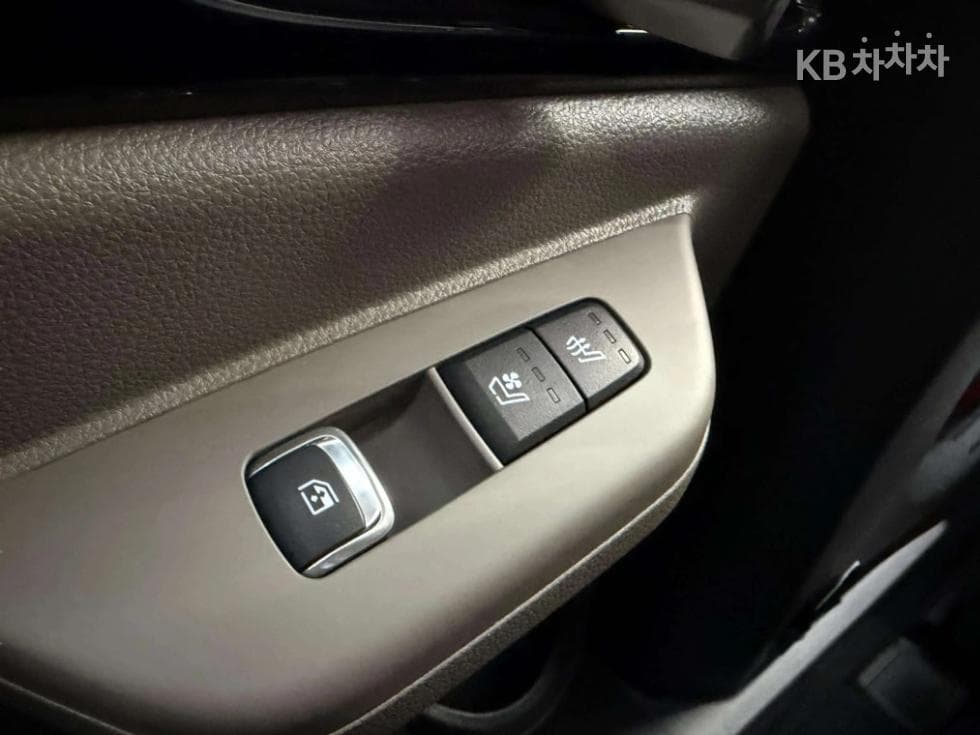 Kia The New (facelift) Carnival Hybrid 4th generation1.6 HEV 9-seater Gravity - 26