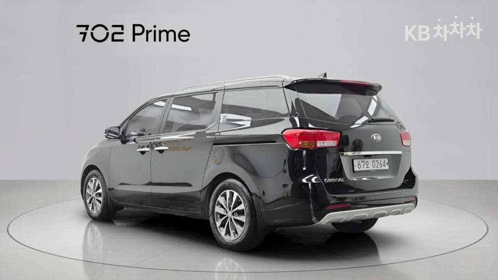 Kia All New Carnival9-seater 2.2 Diesel Luxury - 2