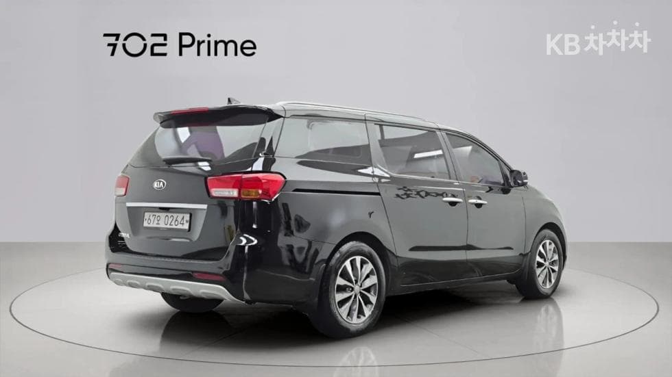 Kia All New Carnival9-seater 2.2 Diesel Luxury - 4