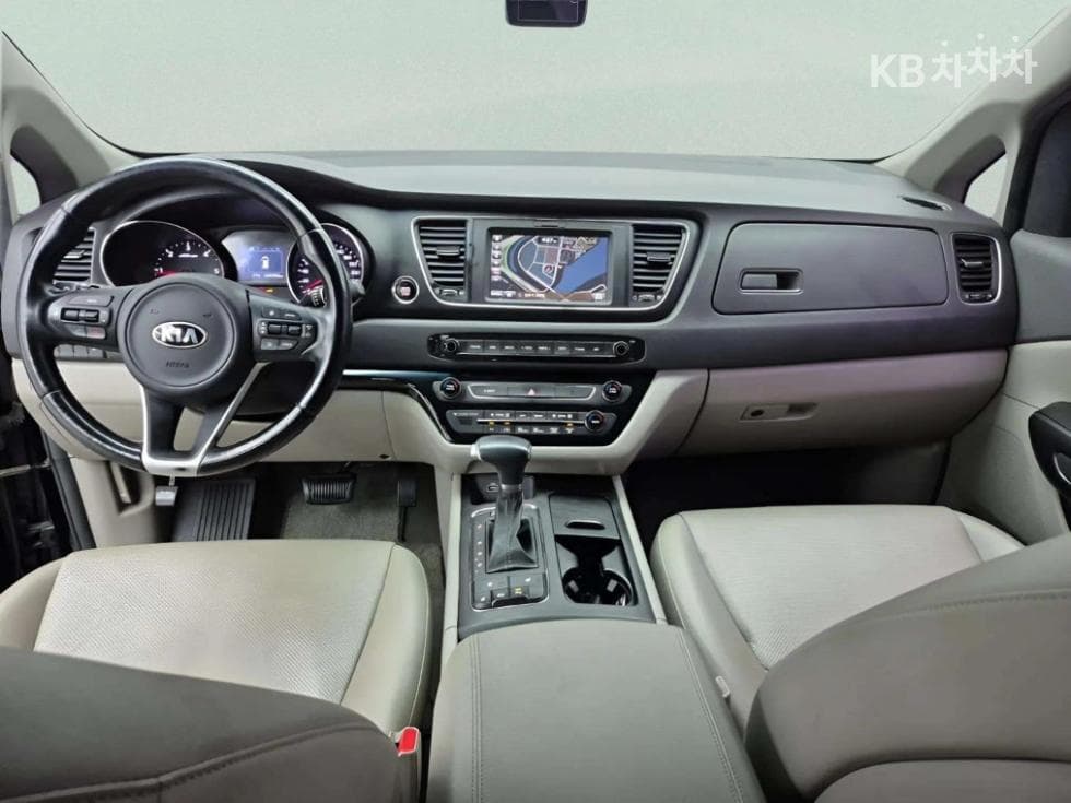 Kia All New Carnival9-seater 2.2 Diesel Luxury - 7