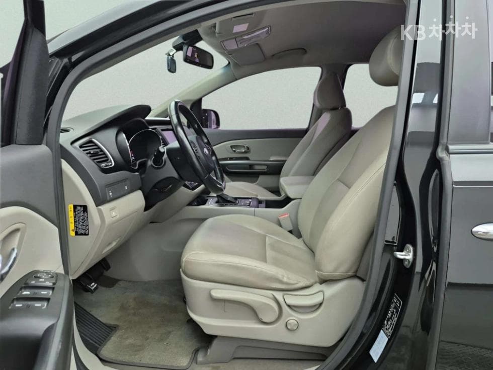 Kia All New Carnival9-seater 2.2 Diesel Luxury - 10
