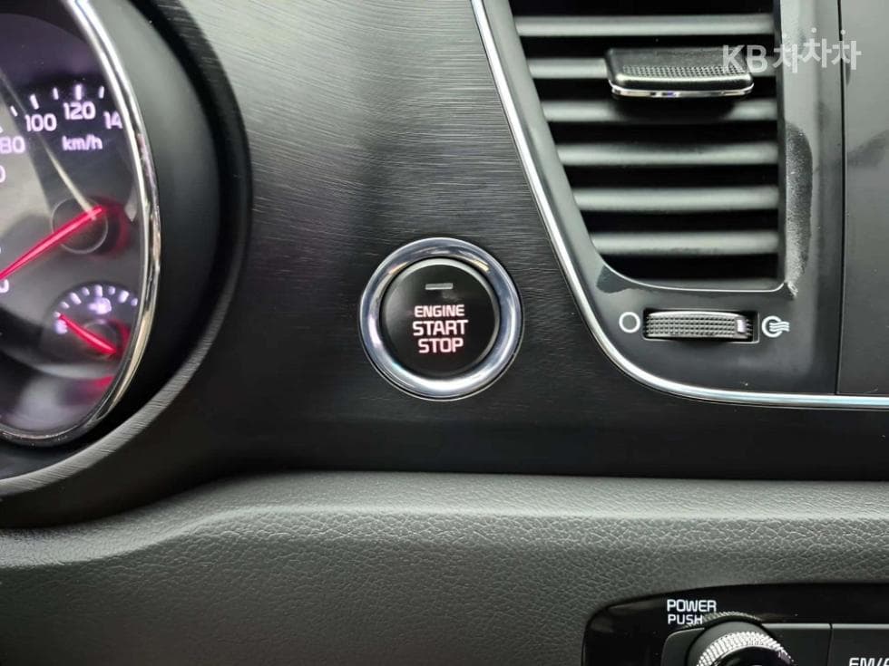 Kia All New Carnival9-seater 2.2 Diesel Luxury - 14