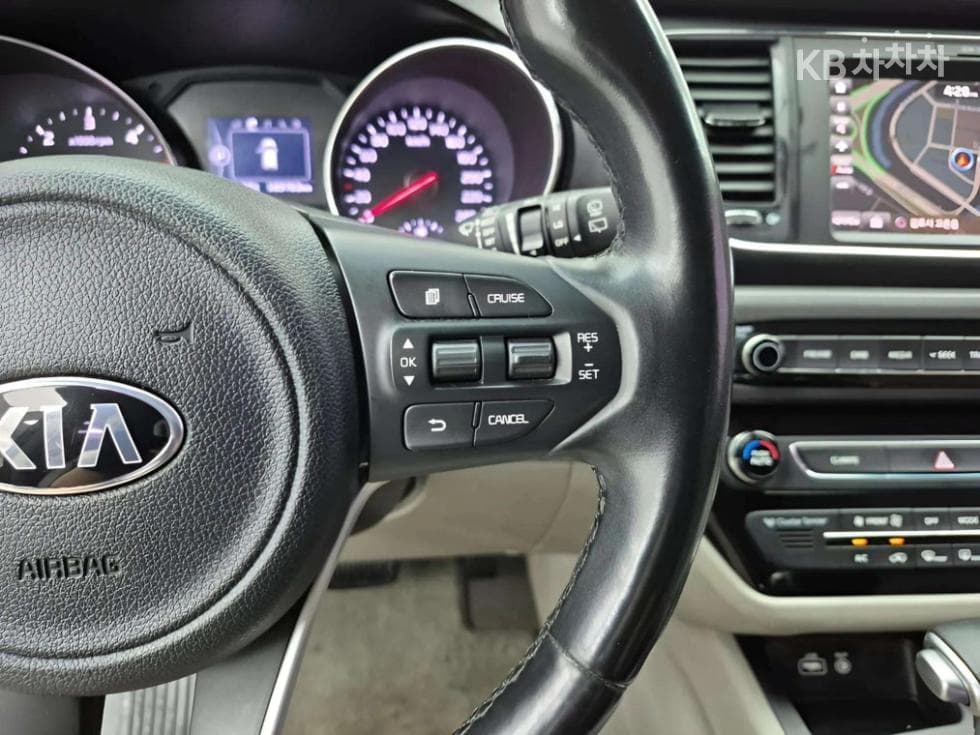Kia All New Carnival9-seater 2.2 Diesel Luxury - 16