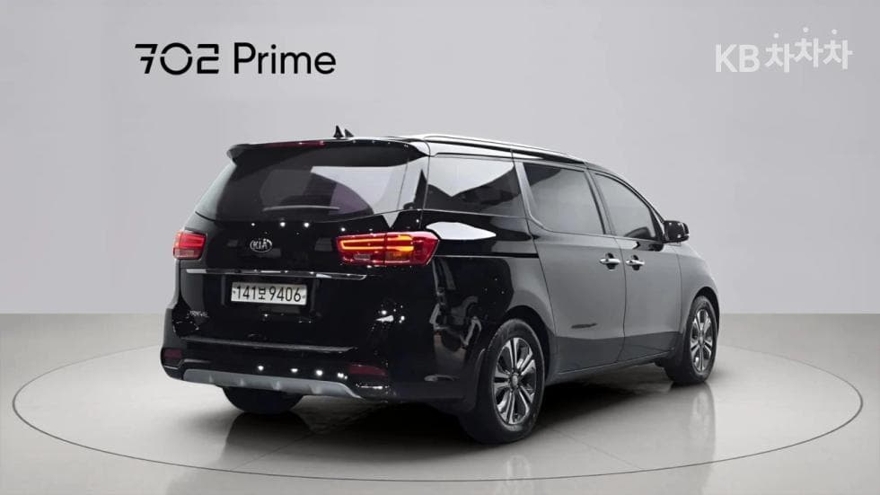 Kia The New (facelift) Carnival9-seater 2.2 Diesel Luxury - 4
