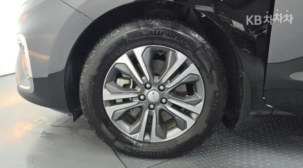 Kia The New (facelift) Carnival9-seater 2.2 Diesel Luxury - 5