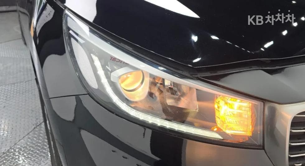 Kia The New (facelift) Carnival9-seater 2.2 Diesel Luxury - 6