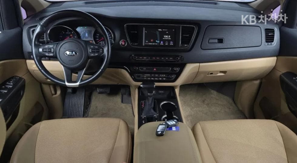 Kia The New (facelift) Carnival9-seater 2.2 Diesel Luxury - 9