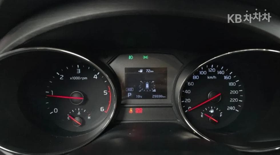 Kia The New (facelift) Carnival9-seater 2.2 Diesel Luxury - 10