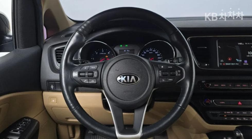 Kia The New (facelift) Carnival9-seater 2.2 Diesel Luxury - 16