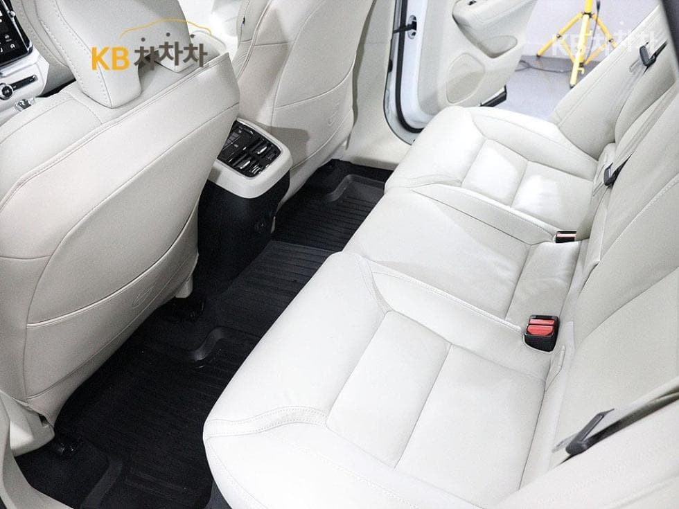 Volvo XC60 Second generationB5 Ultimate Bright - 16