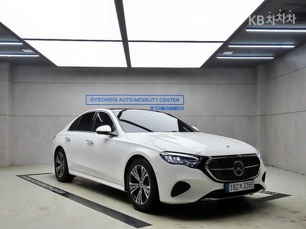 Mercedes-Benz E-클래스 (W214) E200 Avantgrade - Image 1