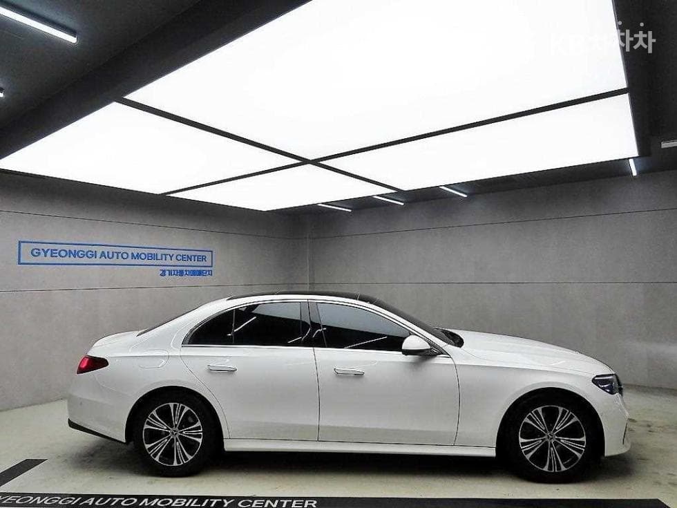 Mercedes-Benz E-클래스 (W214)E200 Avantgrade - 2