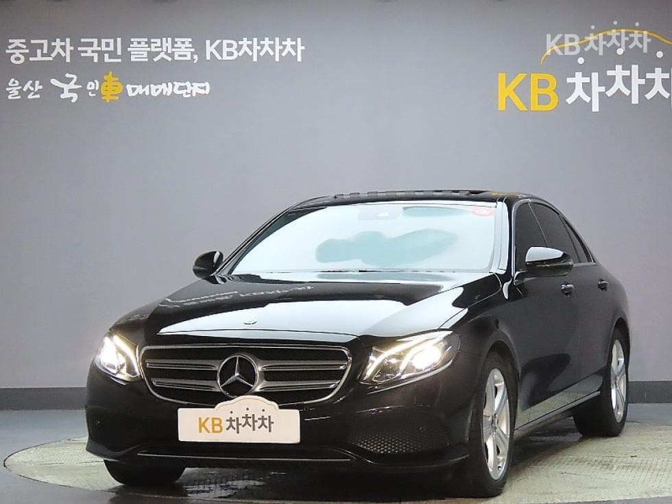Mercedes-Benz E-Class (W213) E200 Avantgarde - Image 1