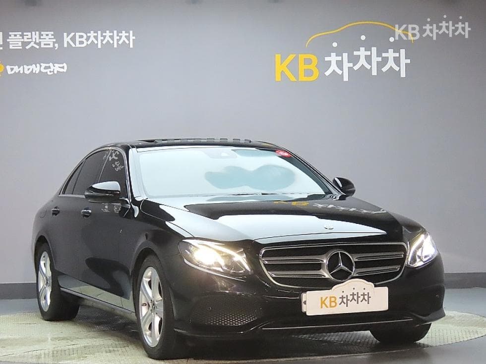 Mercedes-Benz E-Class (W213)E200 Avantgarde - 3