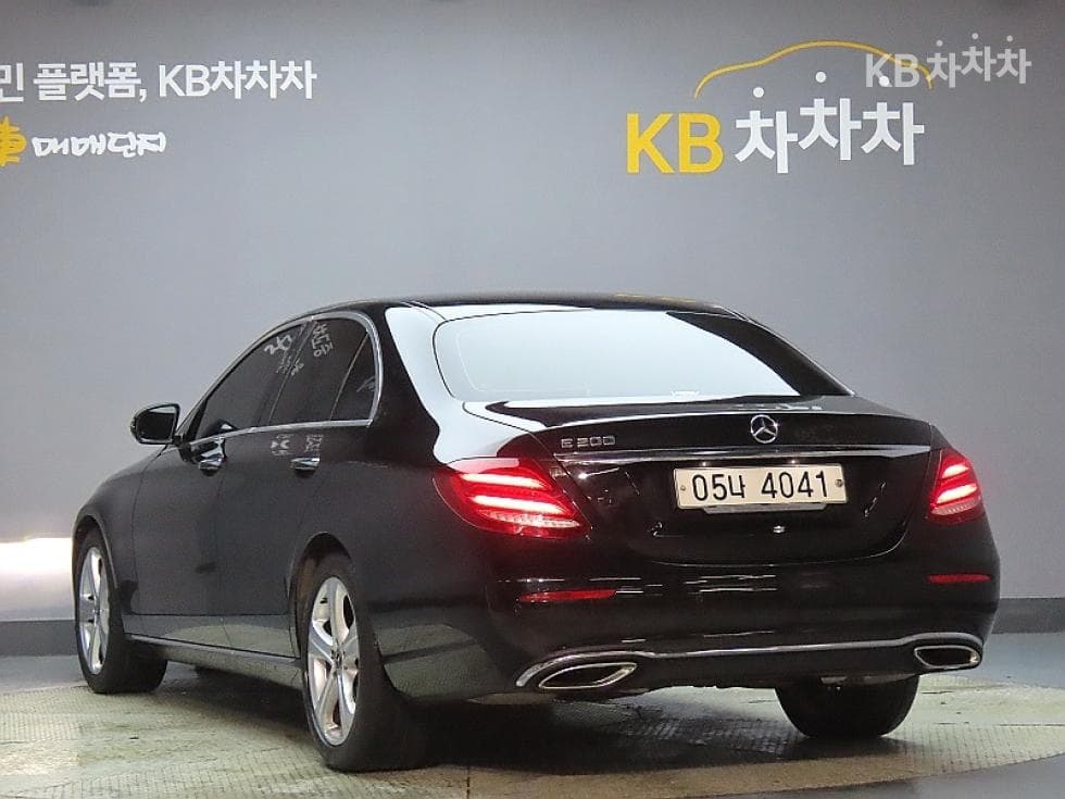 Mercedes-Benz E-Class (W213)E200 Avantgarde - 4