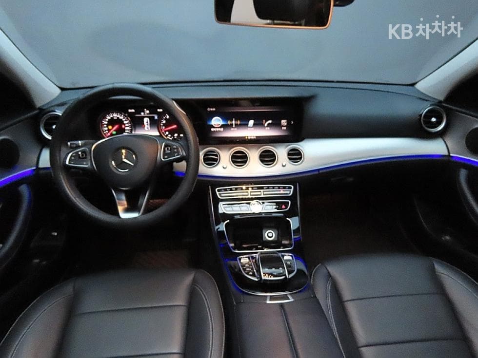 Mercedes-Benz E-Class (W213)E200 Avantgarde - 6
