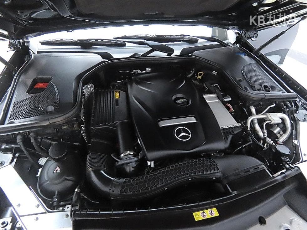 Mercedes-Benz E-Class (W213)E200 Avantgarde - 7